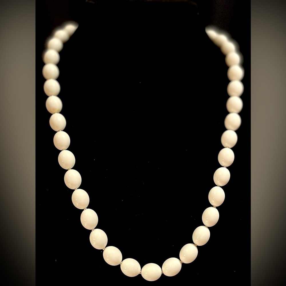 Vintage white bead necklace​​​